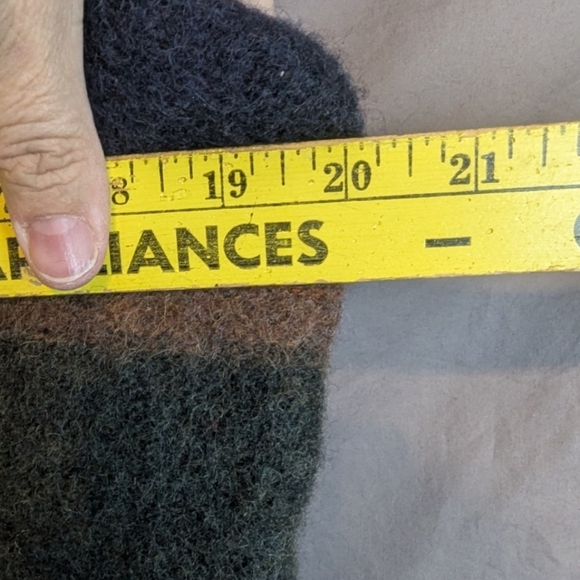 Eddie Bauer medium 83% wool men's V-Neck sweater in olive green, navy, rust - Picture 8 of 10